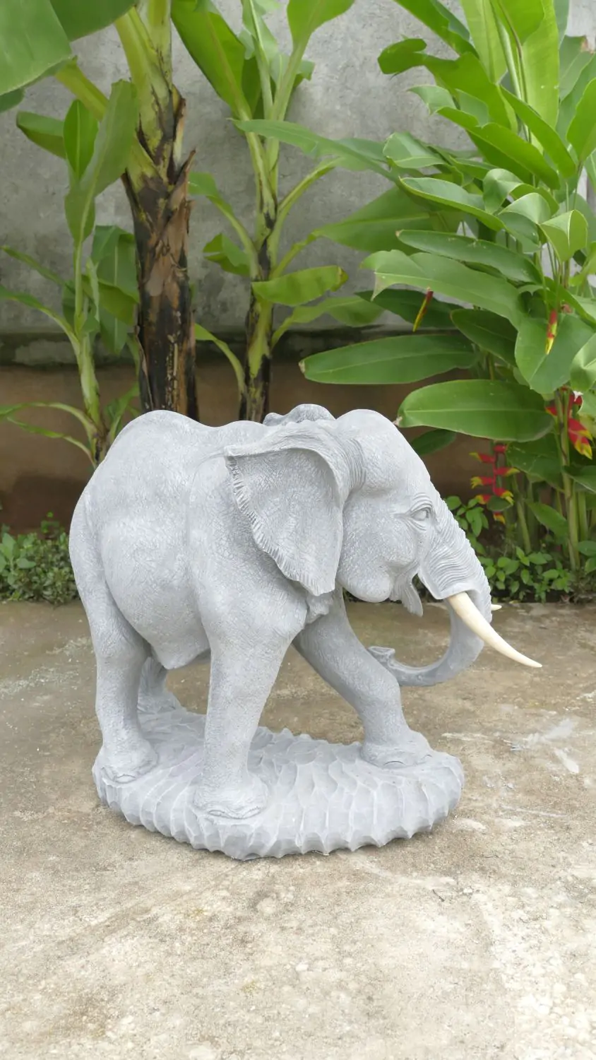 Product image 2 of the product “Rajah - Elephant, looking right, 63 cm L | cast stone ”